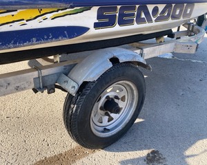 lot 1 image: Two Seadoos and Trailer