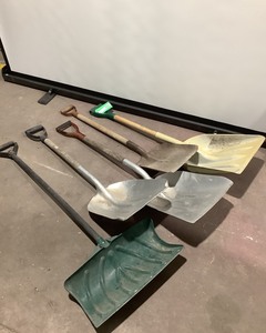 lot 74 image: Asst Shovels