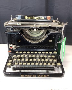 lot 30 image: Antique Typewriter