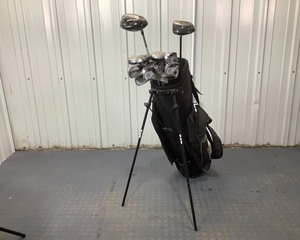 lot 10 image: Black Golf Bag