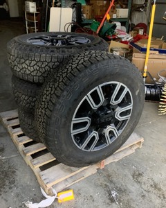 lot 90 image: LT27565R20 TiresAlloy Wheels