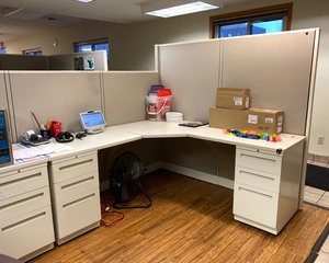 lot 124 image: Allsteel Office DeskCubicle
