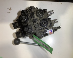 lot 61 image: Hydraulic Valve 4 way