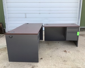 lot 126 image: Steel 2-Piece Desk
