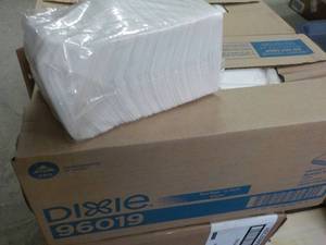 Case of Dixie 14 fold 1 ply Bevera...