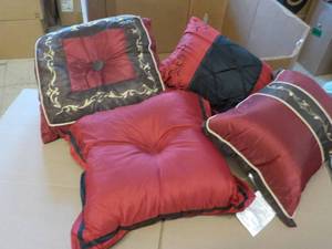 4 Pillows...