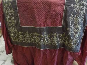 Full Size Bedspread and Shams match...