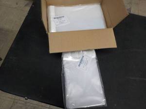 Partial case of 900 Uline Resealabl...
