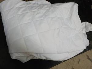 Queen size Mattress Pad...