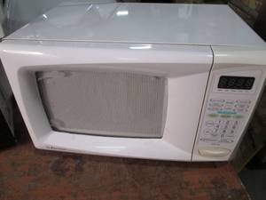 Small White Emerson Countertop Micr...