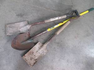 Lot of 3 outdoorgarden shovels. 2-...