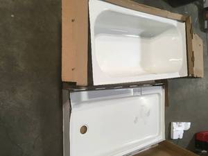 Lot of 2 Bootz Maui Bathtubs(damage on edge)  and Shower floor  open box customer returns see pictures