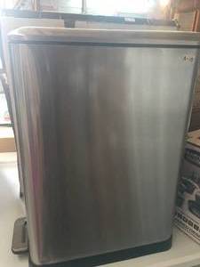 lot 18 image: Brand New Stainless Steel Step Trash Can
