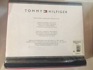 lot 99 image: Brand New Tommy Hilfiger Twin XL 100% Cotton Sheets & Sham Set