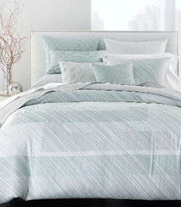 lot 124 image: Brand New Hotel Collection Layered Frame FullQueen Comforter