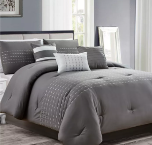 lot 132 image: Brand New Hallmart Collectibles Karlina 7 Piece Queen Bedding Set