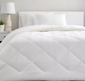 lot 137 image: Brand New Goodful Hygro Cotton Temperature Regulating FullQueen Comforter