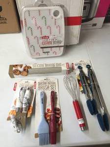 lot 70 image: Brand New Macys 8 Piece Cooking Utensils Lot