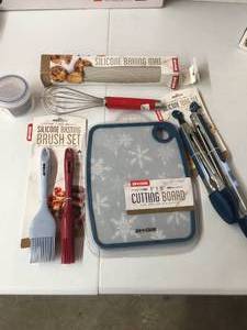lot 72 image: Brand New Macys 8 Piece Cooking Utensils Lot
