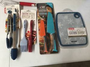 lot 73 image: Brand New Macys 8 Piece Cooking Utensils & Knives Lot