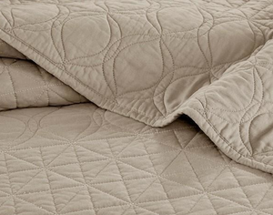 lot 102 image: Brand New Madison Park Queen 3 Piece Reversible Coverlet Set