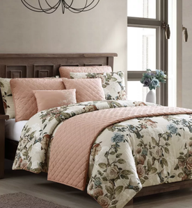 lot 104 image: Brand New Hallmart Collectibles Lillith 8 Piece Queen Comforter Set