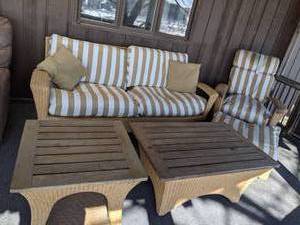 lot 128 image: Five Piece Wicker and Wood Patio Furniture Set
