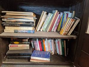 lot 181 image: Two Shelves Filled with Books Art, Photography, Spanish Language, Non-Fiction