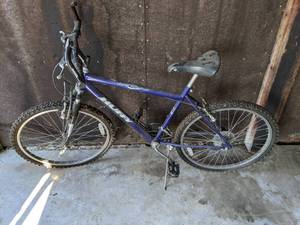 lot 27 image: Huffy Stone Mountain Bike