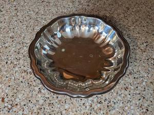 lot 35 image: Vintage Oneida Silver Plate Scalloped Candy Dish