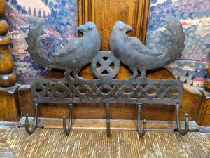 lot 30 image: Metal Bird Wall Mount Coat Hanger