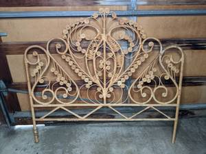 lot 20 image: Full Size Rattan Peacock Headboard