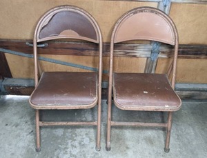 lot 33 image: Pair of Vintage Metal Folding Chairs