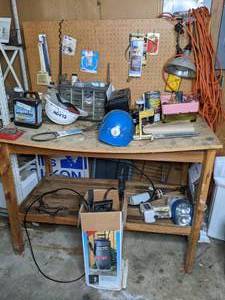 lot 22 image: Workbench Plus Contents