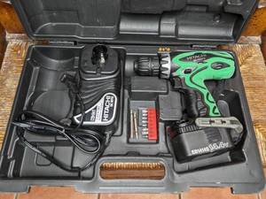 lot 9 image: Hitachi Driver Drill and Charger in Carrying Case