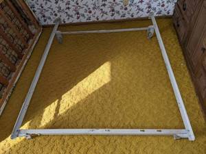 lot 49 image: Metal Bed Frame with Wheels
