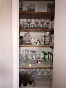 lot 62 image: Contents of Cupboard Drinkware