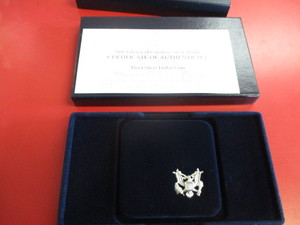 US Mint 2000 Library of Congress Silver Commemorative Dollar. 1oz fine silver commemorative in the original government box wcertificate of analysis.