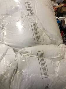 lot 100 image: Black Label PrimaLoft 18 in. King Down Alternative Featherbed Mattress Pad, Black Label PrimaLoft 18 in. King Down Alternative Featherbed Mattress Pad, NEW