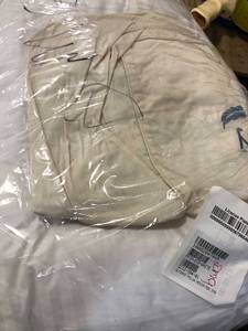 lot 111 image: Legends Luxury Ultimate Medium Down Standard Pillow(1), PP39-STD-WHITE, NEW