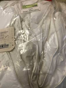 lot 114 image: LaCrosse LoftAIRE Medium Warmth White Twin Down Alternative Comforter, C3J6-T-WHITE, NEW