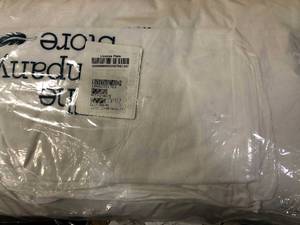 lot 132 image: LaCrosse LoftAIRE Hypoallergenic Medium Down Alternative Queen Pillow(1), PP77-Q-WHITE, NEW