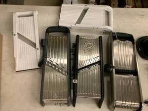ASSORTED KITCHEN SLICERS