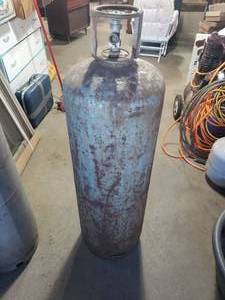 100 Gallon Propane Tank