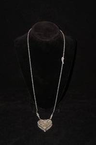 lot 32 image: Large Heart Pendant Box on a Chan