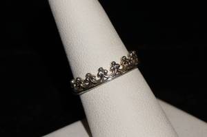 lot 35 image: Sterling Silver Ladies Tiara Ring