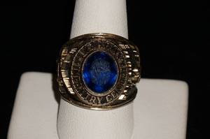 lot 40 image: Gold Tone US Army Infantry Ring