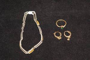 lot 47 image: Bracelet, Earrings, Ring