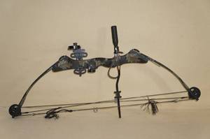 lot 4 image: Browning Micro Midas LH Compound Bow