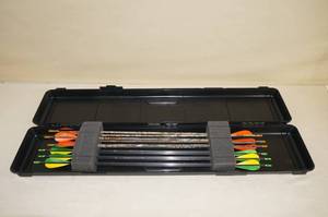 lot 5 image: Case of Carbon Archery Arrows - Nocked, Fletched, Field Tips